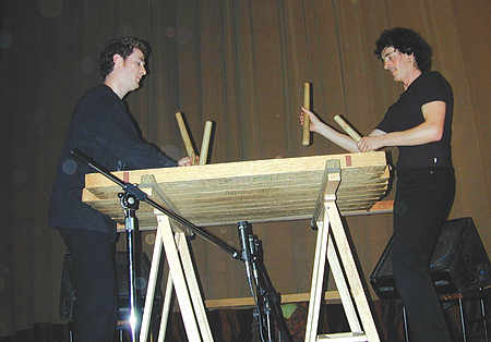Kepa Junkera. Actuación Santander. Marzo 2002. Foto: Rafa Casuso. ( Varios : Fotos en La Factoría del Ritmo 13 )