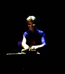 Dato pendiente ( MEM : Música ex machina &#8211; Bilbao 6 y 7-XII-02 )