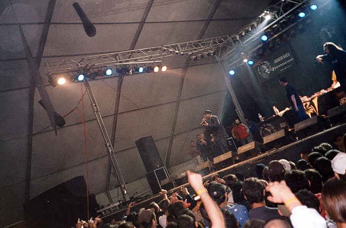 Jeru The Damaja con Doble V en Viña Rock 2002 . Foto: F-MHop. ( Varios : Galería fotográfica general de La Factoría del Ritmo 15 )