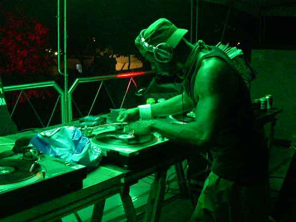 DJ Lord ( Festimad 03 : Una gran fiesta musical, 30 y 31 de mayo 2003 )