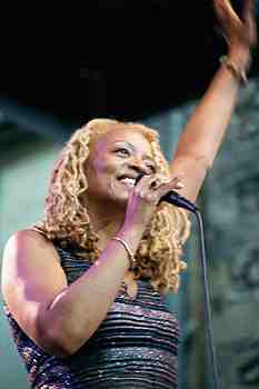 CASSANDRA WILSON ( Cassandra Wilson, Herbie Hancock : Conciertos en En Jazzaldia 2003 )