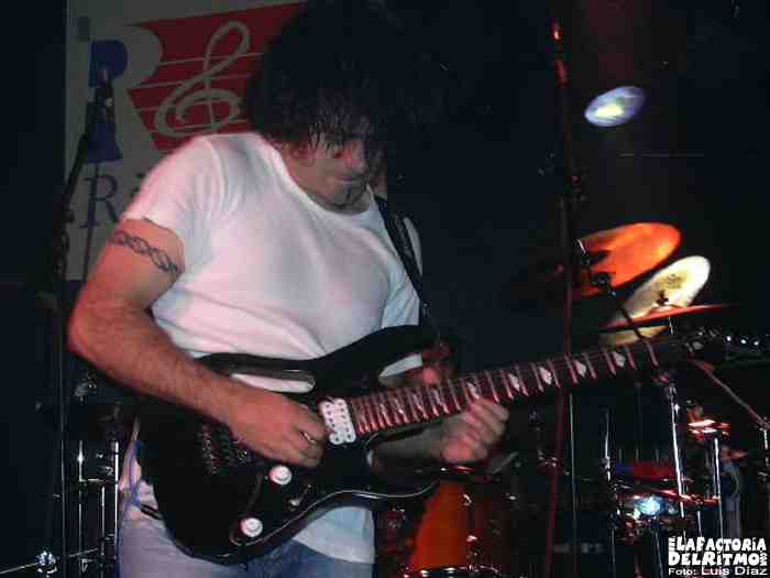 Tony Hernando. Foto: Luis Díaz ( Guitar Fest 2003 : Sala Ritmo y Compás (Madrid). 28/09/2003 )