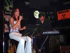 Paradise Lost ( Bob Catley, Patricia &amp; Fran (Nexx) : Sala Rock Beer The New (Santander) 18/10/2003 )