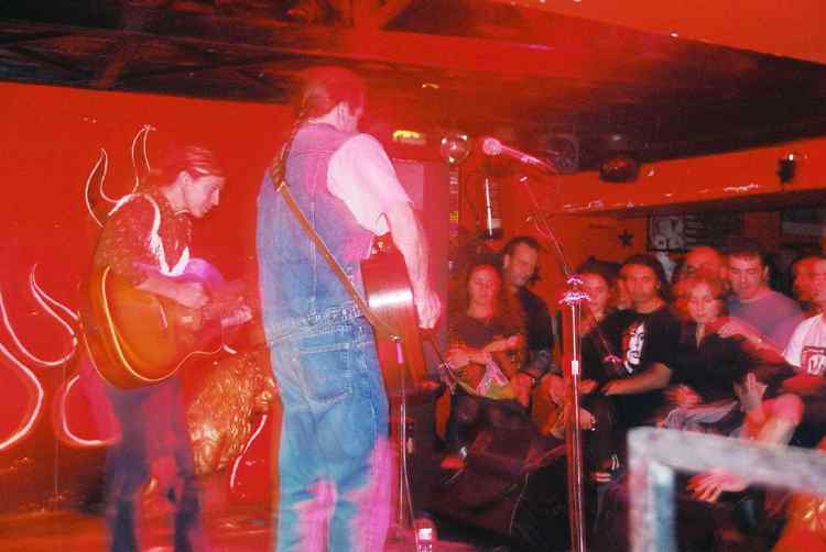 Stacey Earle & Mark Stuart En Concierto. 14/11/2003 En Iguana Club (Vigo). Foto: Xurxo Lago . ( Varios : Galería general de La Factoría del Ritmo 17 )
