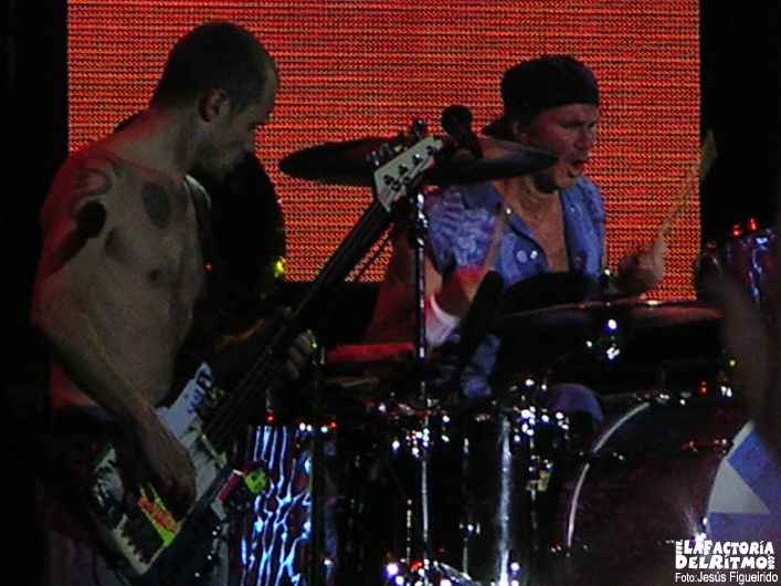 Red Hot Chili Peppers. Concierto en Santiago de Compostela. 27/06/2004. Foto: Jesús Figueirido. ( Varios : Galería general )