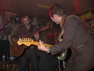 Josele Santiago & Pablo Novoa: Tour acústico. taberna marrucho. Baiona. 20/12/2004