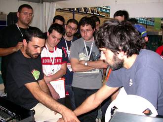 Cantabri@.NET 2005: Taller sobre tecnología musical  analógica