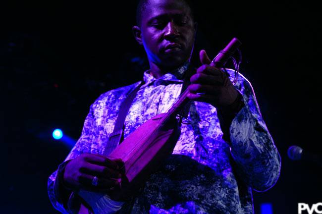 TOUMANI DIABATé Y SYMMETRIC ORCHESTRA