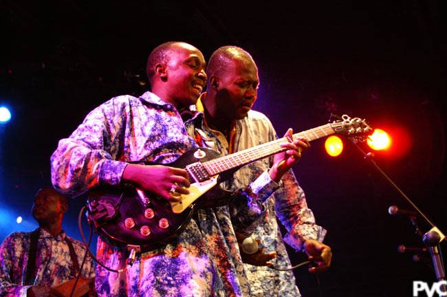 TOUMANI DIABATé Y SYMMETRIC ORCHESTRA