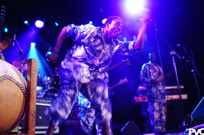 TOUMANI DIABATé Y SYMMETRIC ORCHESTRA