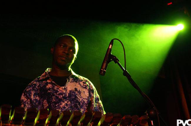 TOUMANI DIABATé Y SYMMETRIC ORCHESTRA