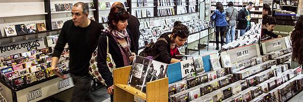 Candilejas: Una tienda de discos, icono de la cultura malagueña, se resiste al cierre Candilejas: Una tienda de discos, icono de la cultura malagueña, se resiste al cierre