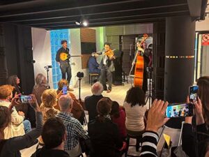 Dicappo Music : Exitosa inauguración de la galería musical Dicappo Music en Santander.