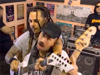 Bourbon Kings, Def Con Dos: Se unen en la canción y videoclip “Haka”.