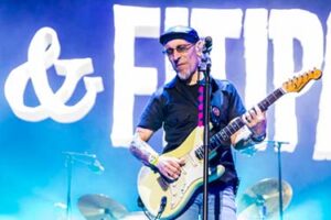 Fito &amp; Fitipaldis : El ‘aullido’ de Fito & Fitipaldis retumbó ferozmente en Fuengirola.