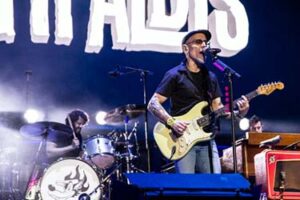 Fito &amp; Fitipaldis : El ‘aullido’ de Fito & Fitipaldis retumbó ferozmente en Fuengirola.